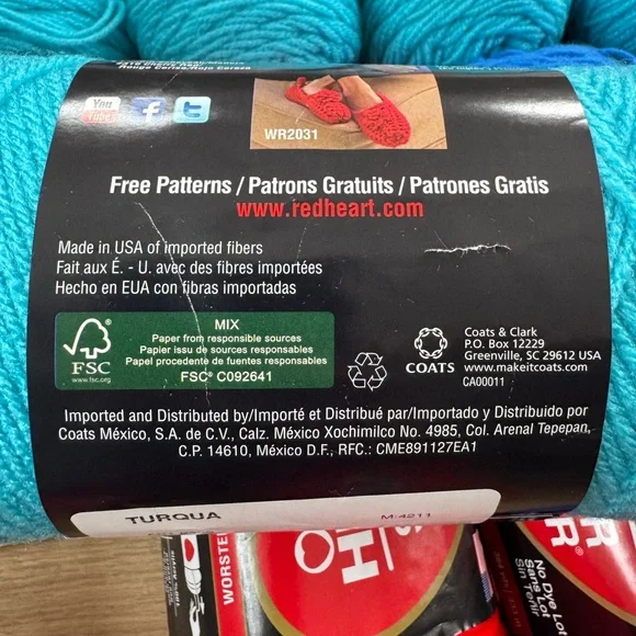 New Red Heart Super Saver Yarn Lot of 9 Skeins 7oz Each Red, Turquoise And Blue - Picture 6 of 6